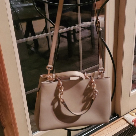 Michael Kors Cynthia‎ Medium Saffiano Leather Satchel with Shoulder Strap - Picture 3 of 16